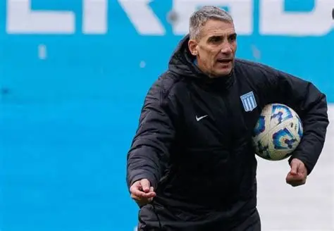 Milito echó a Vojvoda: Racing puso fin a su ciclo tras la eliminación ante Boca